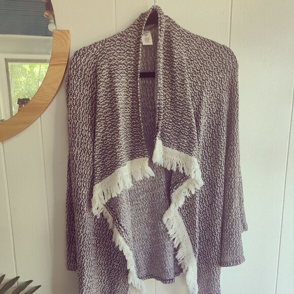 Poncho Sweater with Long Sleeves by Arizona Jeans. Full Fringe on Front Sz 16 XL - Picture 7 of 7